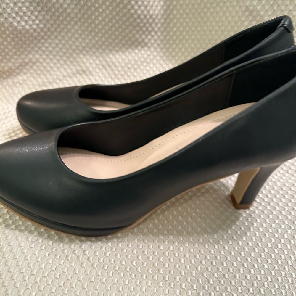 EUROPEAN SHOE “A” NWOT 6.5 VERY NICE